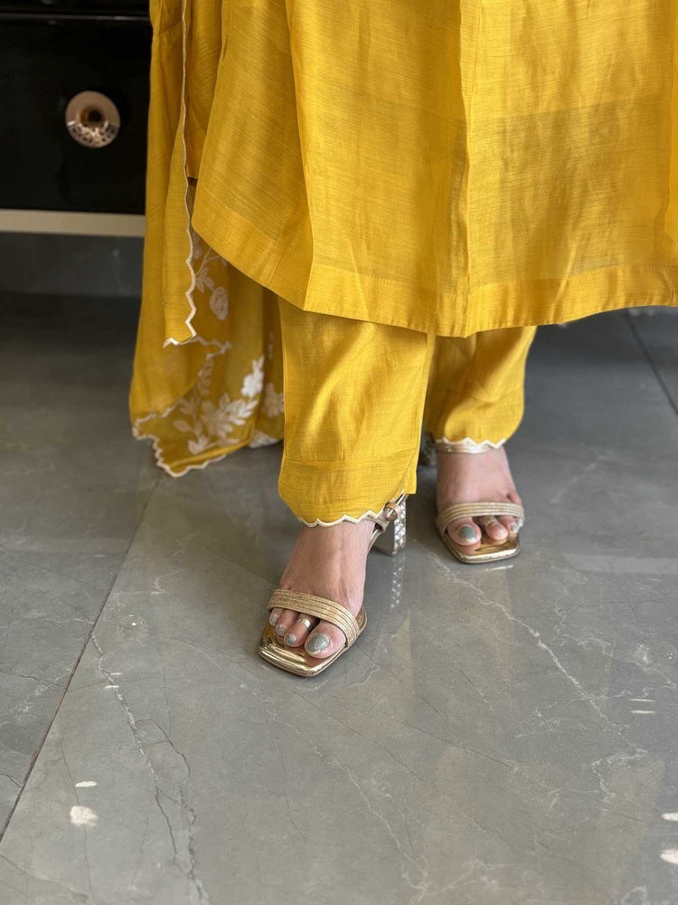 chanderi-embroidered-anarkali-with-designer-sleeves-yellow-4