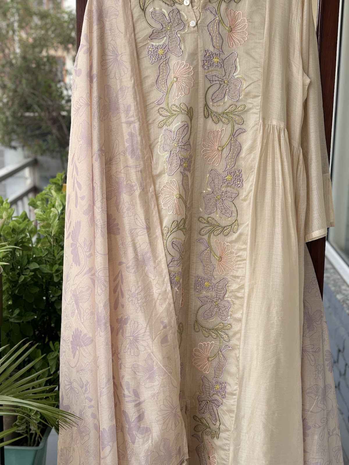chanderi-embroidered-suit-set-with-gathers-paired-with-printed-chanderi-dupatta-ivory-4