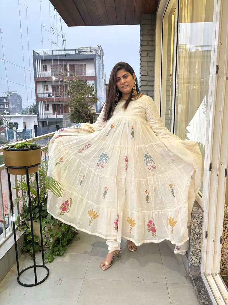 exclusive-mul-chanderi-block-print-tiered-anarkali-with-tassels-at-back-ivory-4