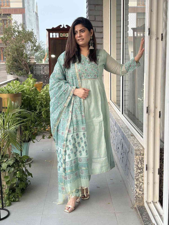 mul-chanderi-a-line-zari-work-suit-set-with-front-back-panelling-sea-green-1