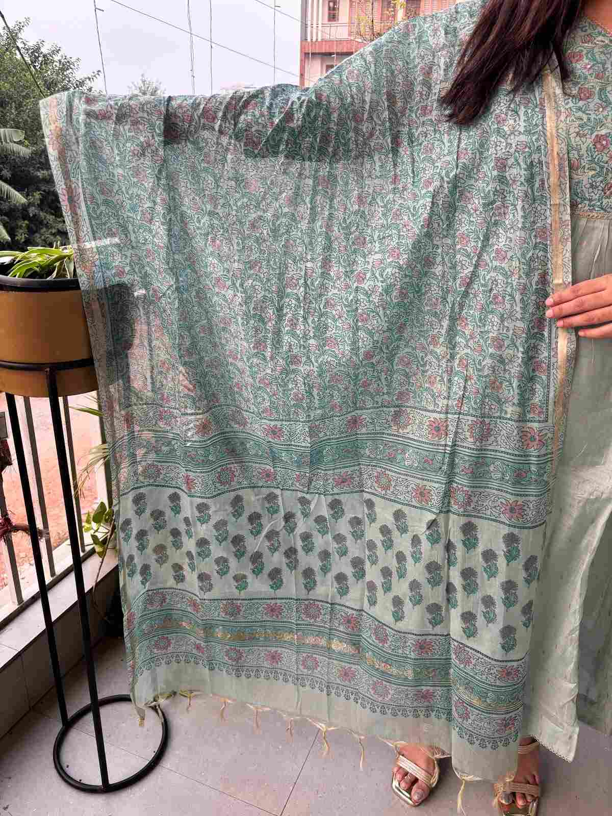 mul-chanderi-a-line-zari-work-suit-set-with-front-back-panelling-sea-green-4