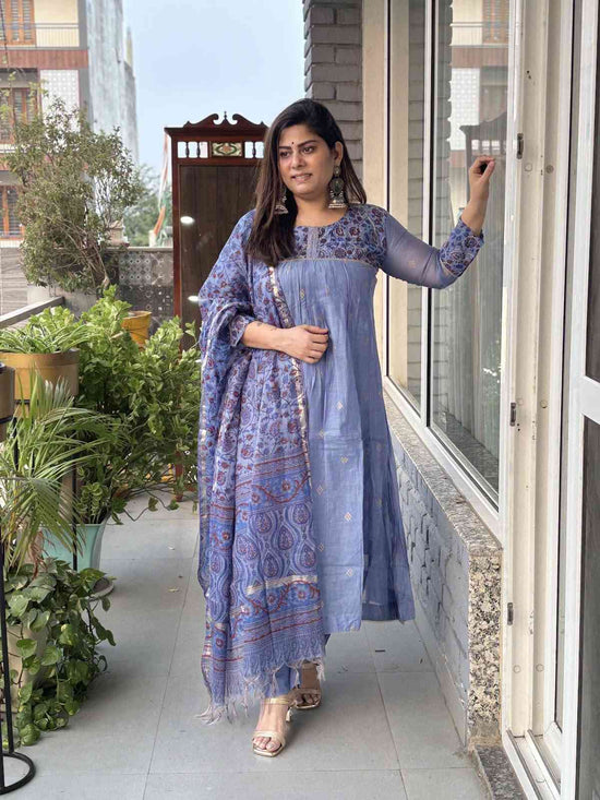 mul-chanderi-a-line-zari-work-suit-set-with-front-back-panelling-violet-1