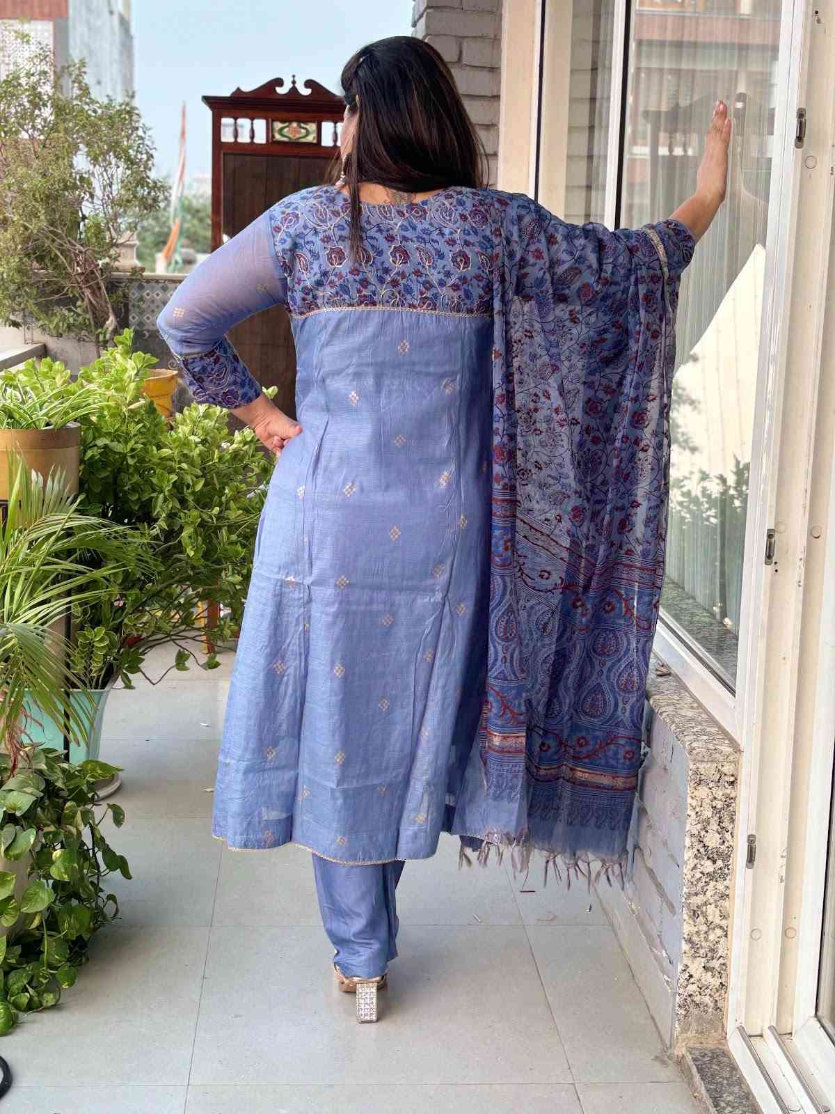 mul-chanderi-a-line-zari-work-suit-set-with-front-back-panelling-violet-5