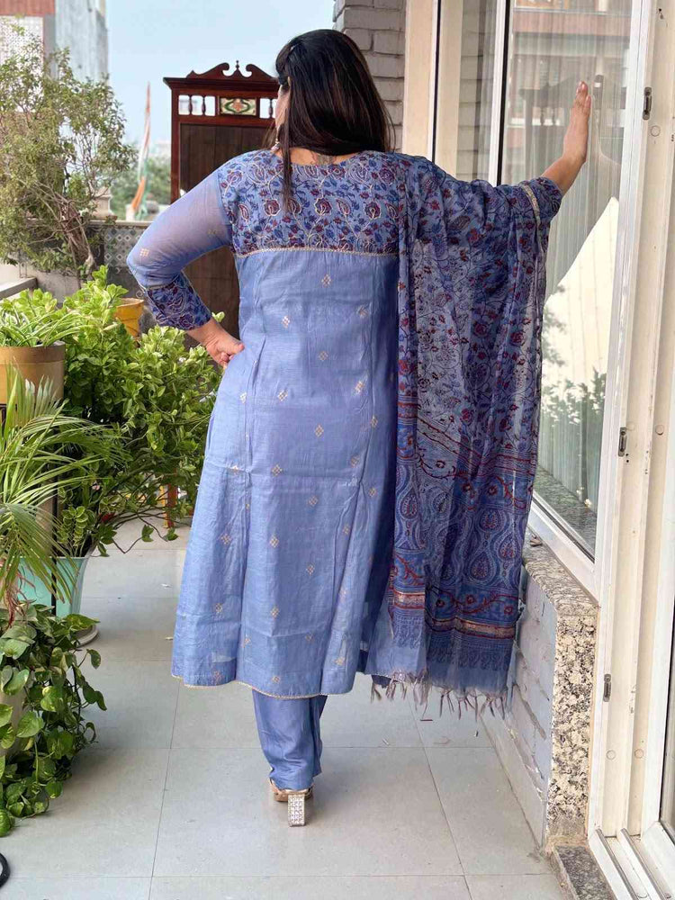 mul-chanderi-a-line-zari-work-suit-set-with-front-back-panelling-violet-5