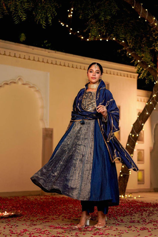mul-chanderi-embroidered-suit-set-with-tissue-organza-panelling-royal-blue-2