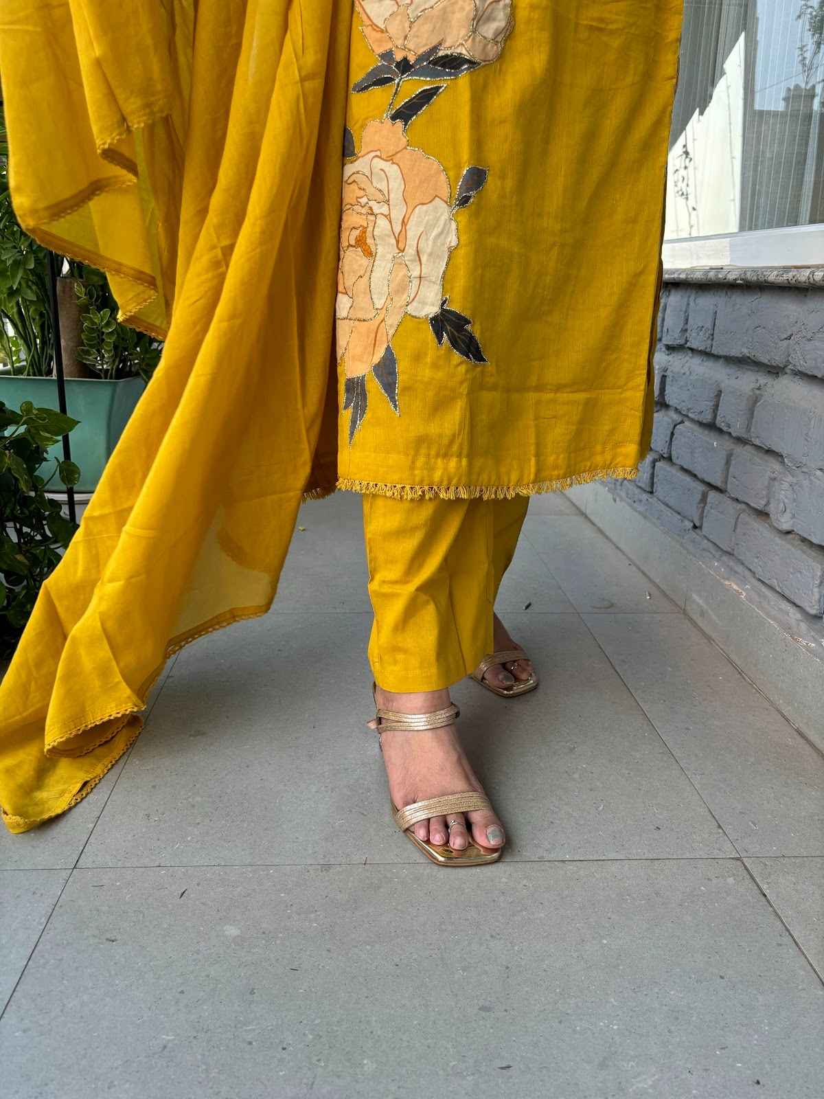 mul-cotton-appliqué-work-a-line-suit-set-yellow-4