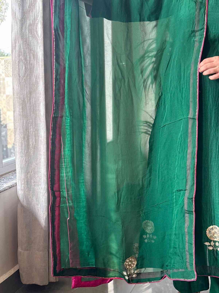 premium-banaras-mul-chanderi-hand-embroidered-a-line-suit-set-with-mul-cotton-lining-paired-with-organza-embroidered-dupatta-with-contrast-hacking-bottle-green-6