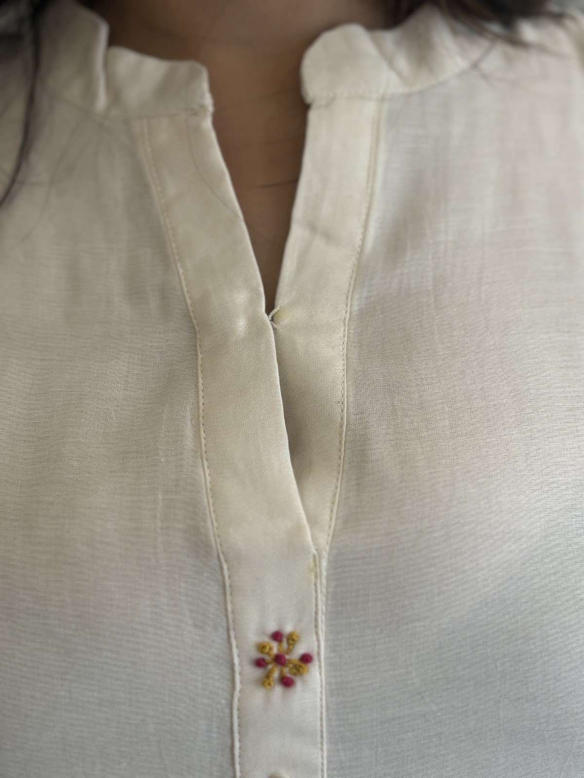 pure-bananas-mul-chanderi-appliqué-work-a-line-suit-set-paired-with-pure-mul-chanderi-appliqué-work-dupatta-off-white-2