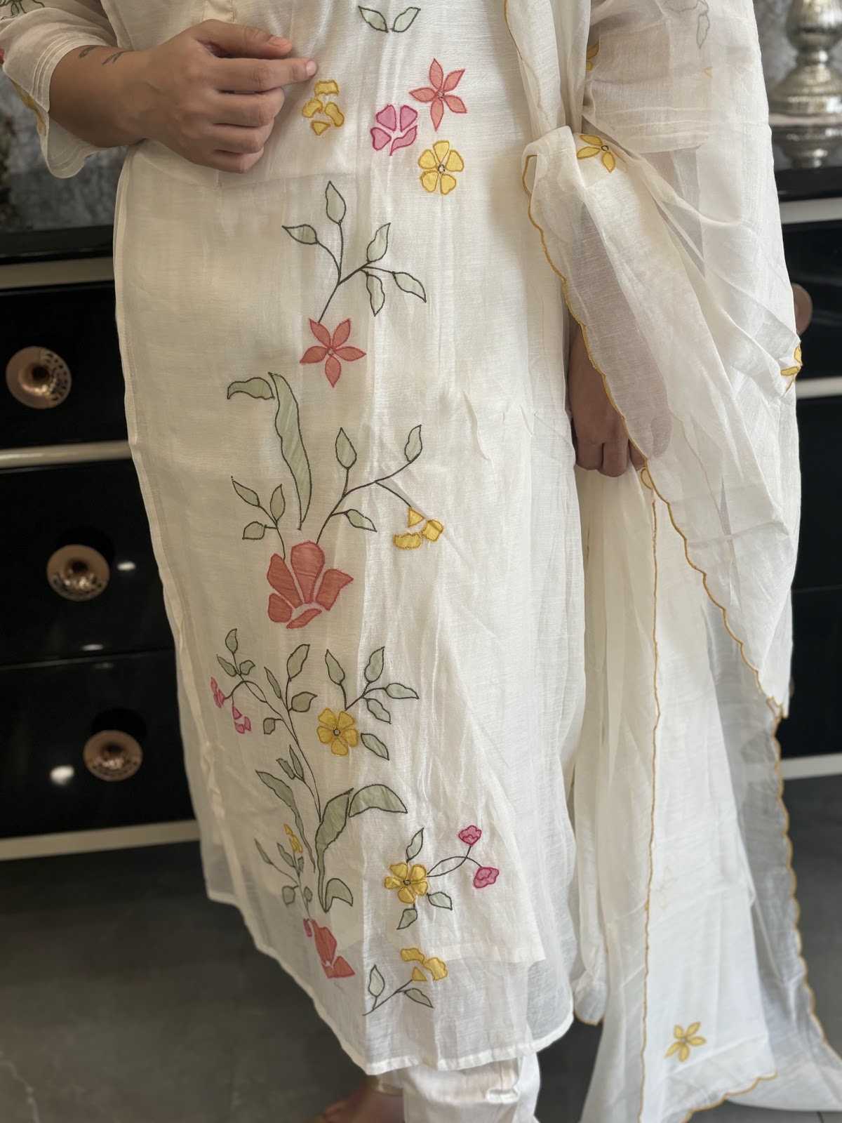 pure-bananas-mul-chanderi-appliqué-work-a-line-suit-set-paired-with-pure-mul-chanderi-appliqué-work-dupatta-off-white-3