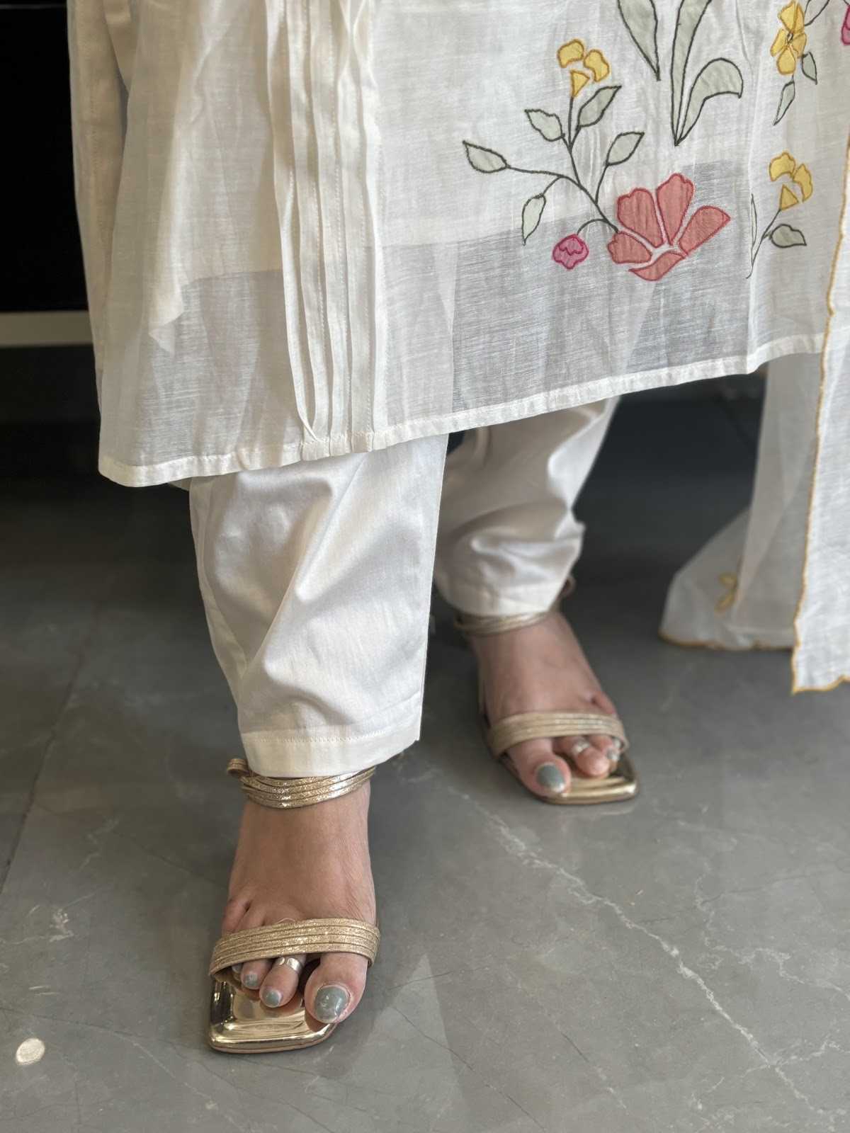 pure-bananas-mul-chanderi-appliqué-work-a-line-suit-set-paired-with-pure-mul-chanderi-appliqué-work-dupatta-off-white-4