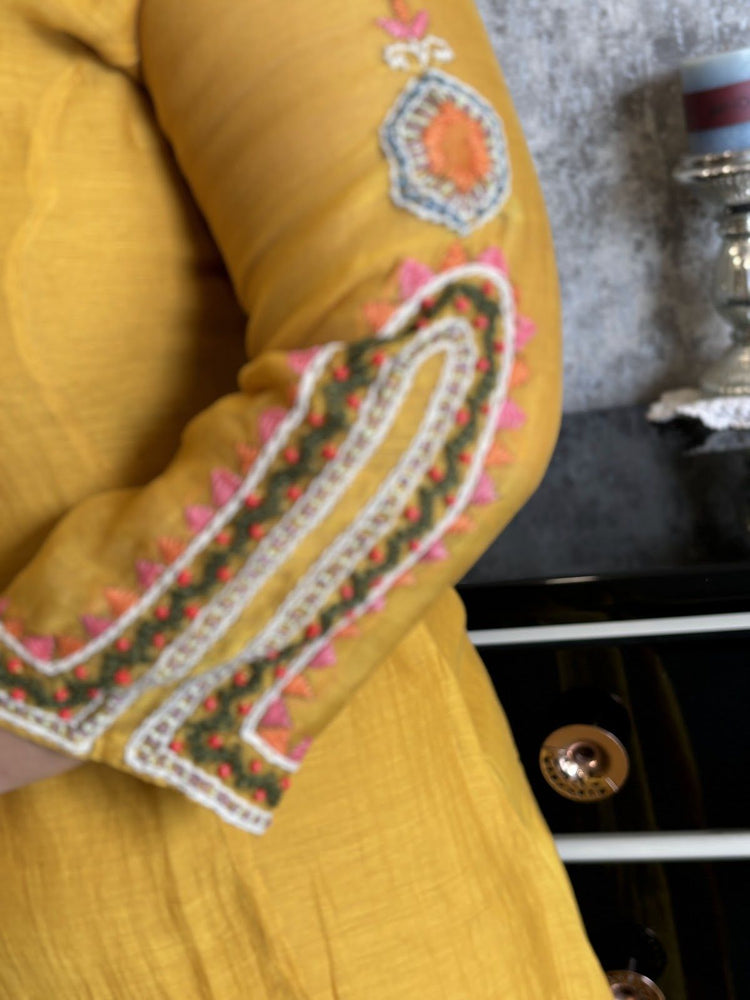 pure-bananas-mul-chanderi-hand-embroidered-appliqué-work-a-line-suit-set-paired-with-pure-mul-chanderi-embroidered-dupatta-yellow-3