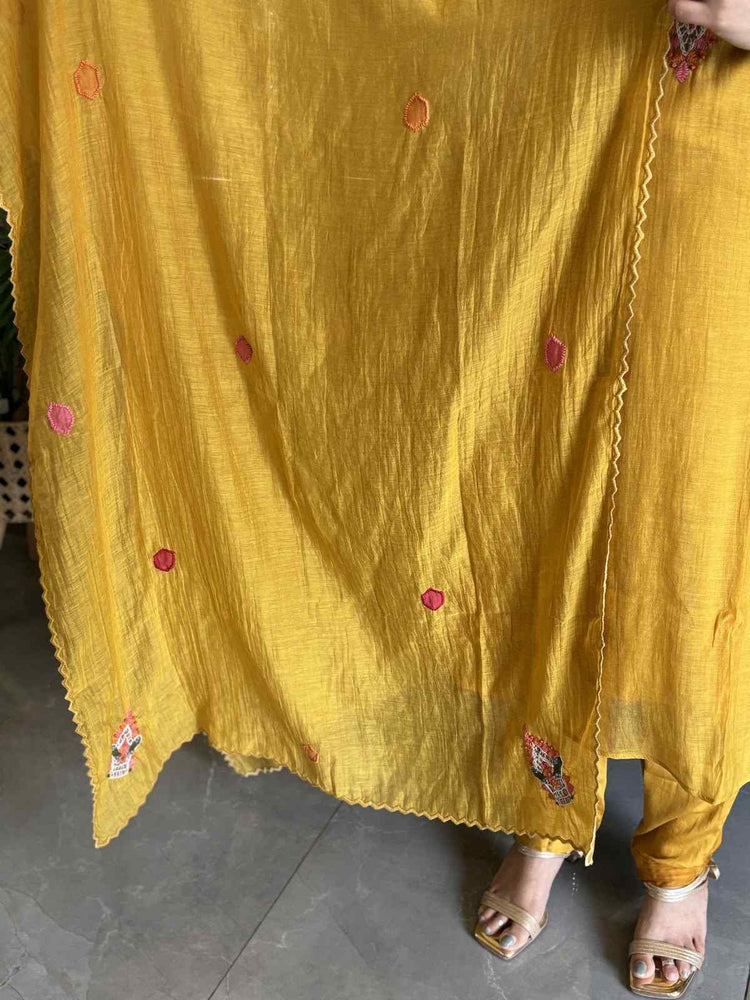 pure-bananas-mul-chanderi-hand-embroidered-appliqué-work-a-line-suit-set-paired-with-pure-mul-chanderi-embroidered-dupatta-yellow-5