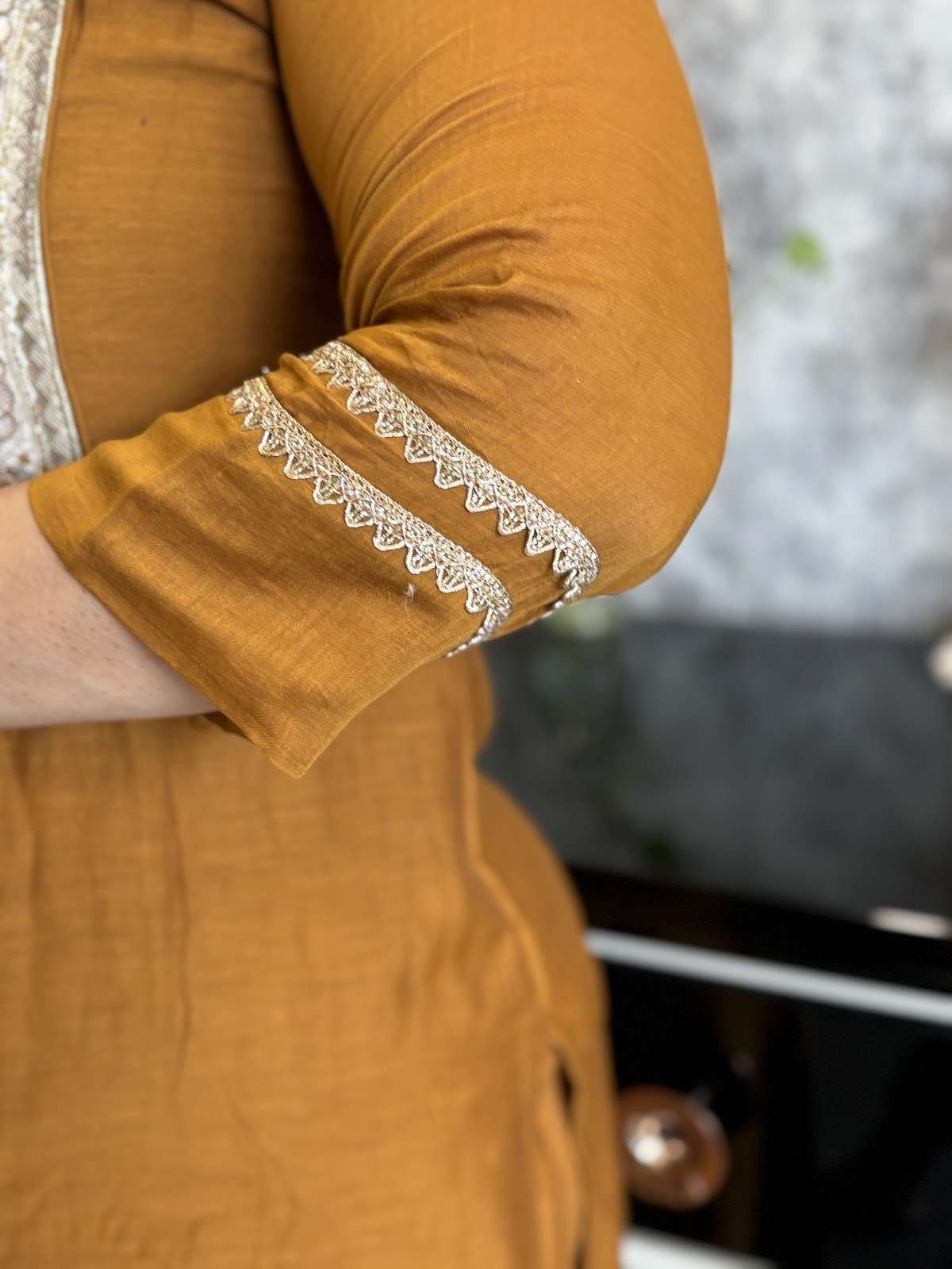 pure-banaras-mul-chanderi-hand-embroidered-suit-set-golden-brown-3