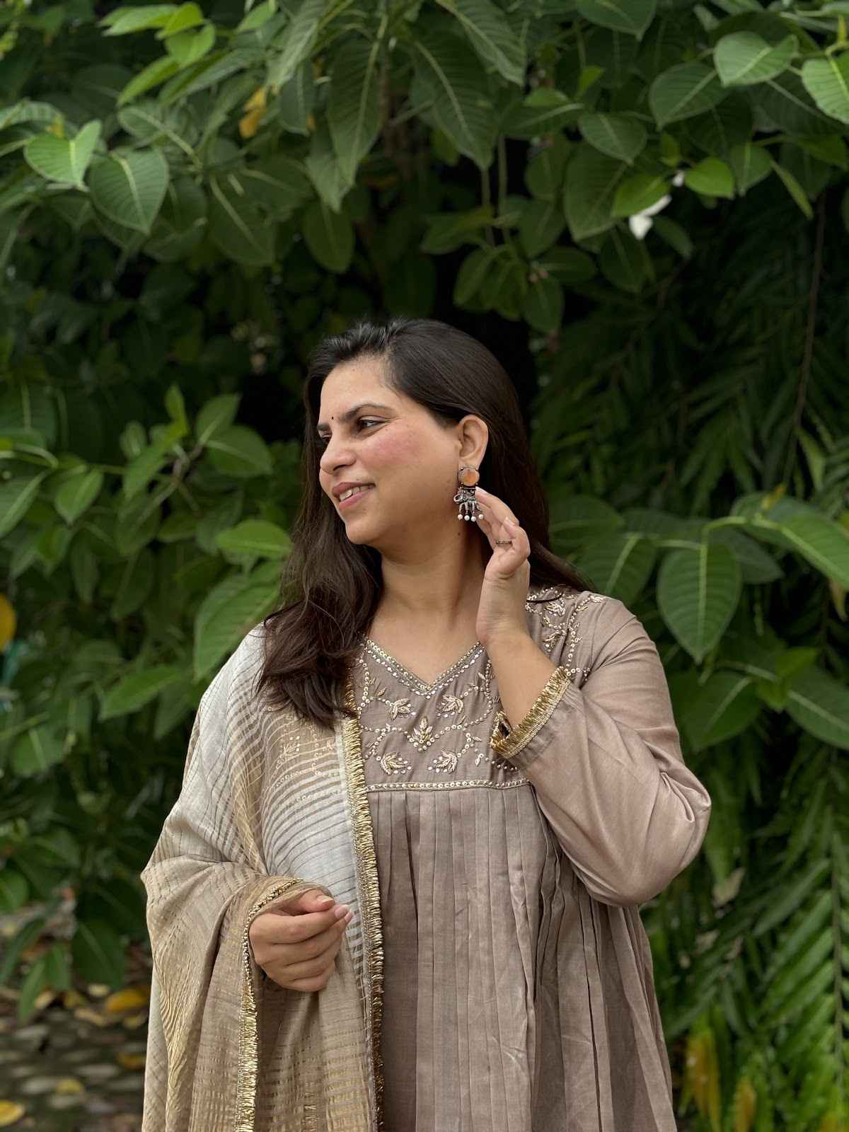 pure-chanderi-hand-embroidered-suit-with-gathers-paired-with-pure-tissue-chanderi-dupatta-mouse-colour-3