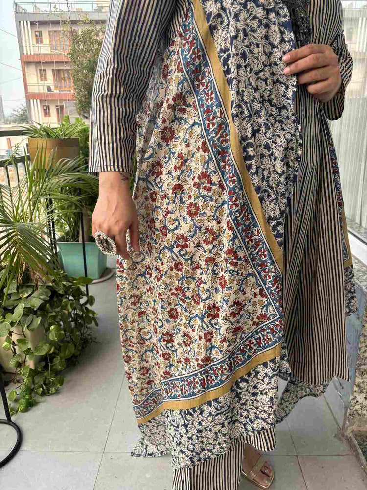 pure-cotton-anarkali-style-pant-set-with-mul-cotton-kalamkari-print-shrug-navy-blue-3