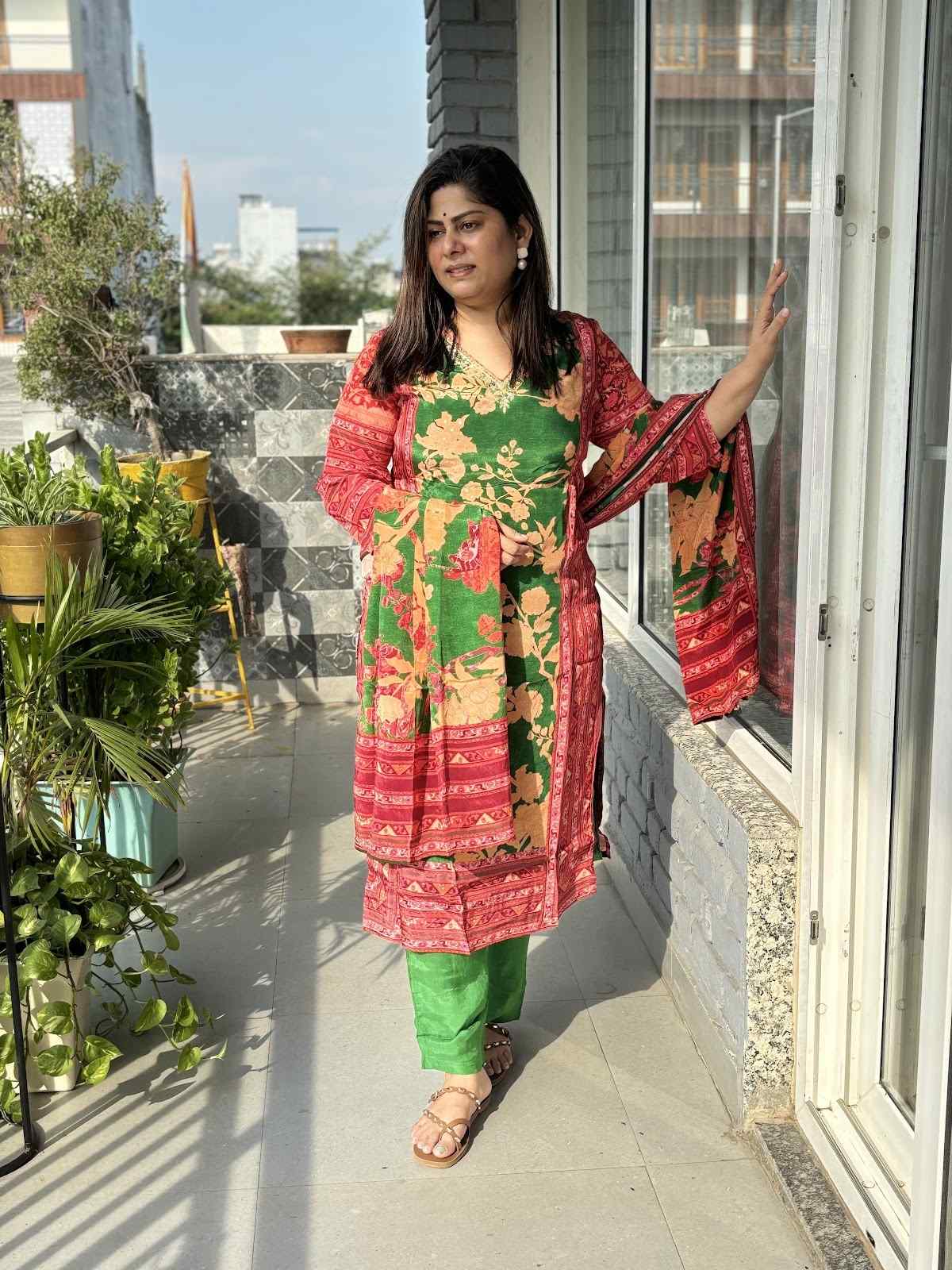 pure-crepe-hand-embroidered-digital-print-suit-set-paired-with-crepe-dupatta-green-1