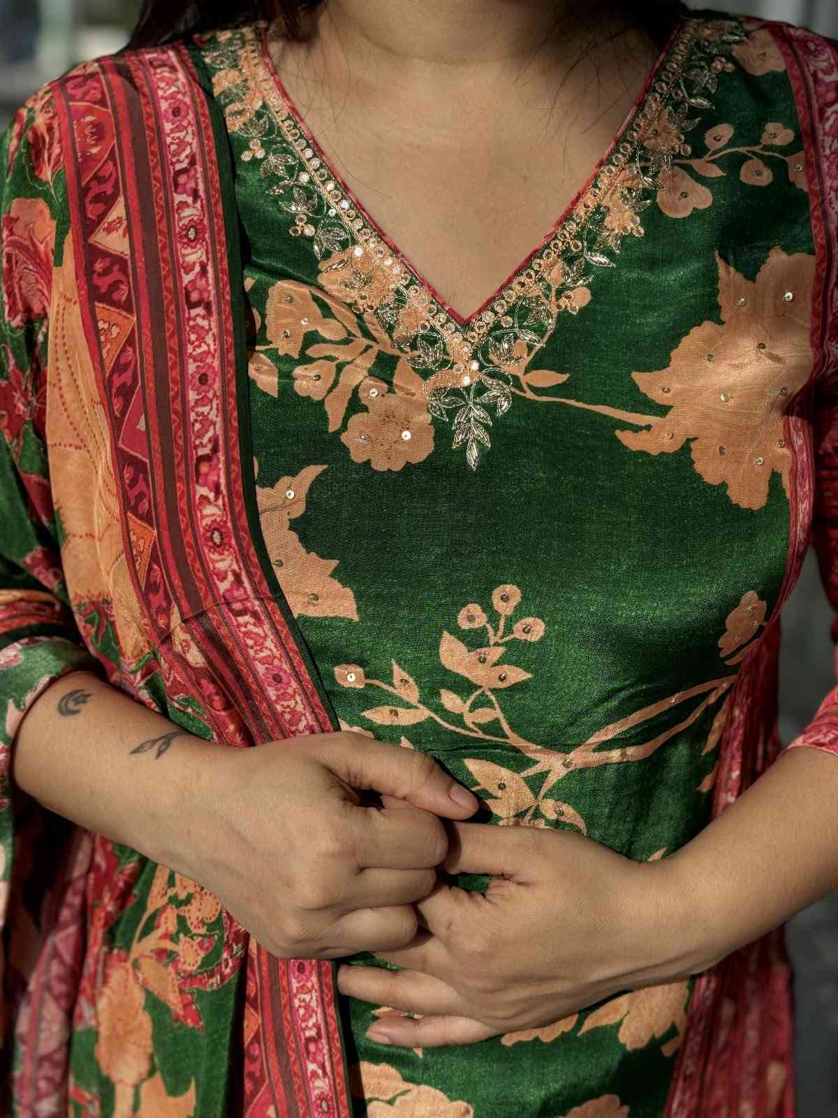 pure-crepe-hand-embroidered-digital-print-suit-set-paired-with-crepe-dupatta-green-2