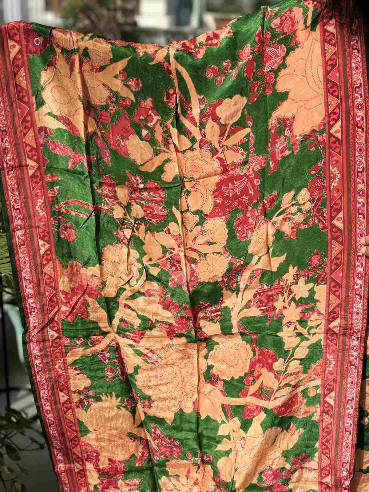 pure-crepe-hand-embroidered-digital-print-suit-set-paired-with-crepe-dupatta-green-3