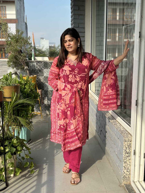 pure-crepe-hand-embroidered-digital-print-suit-set-paired-with-crepe-dupatta-wine-1