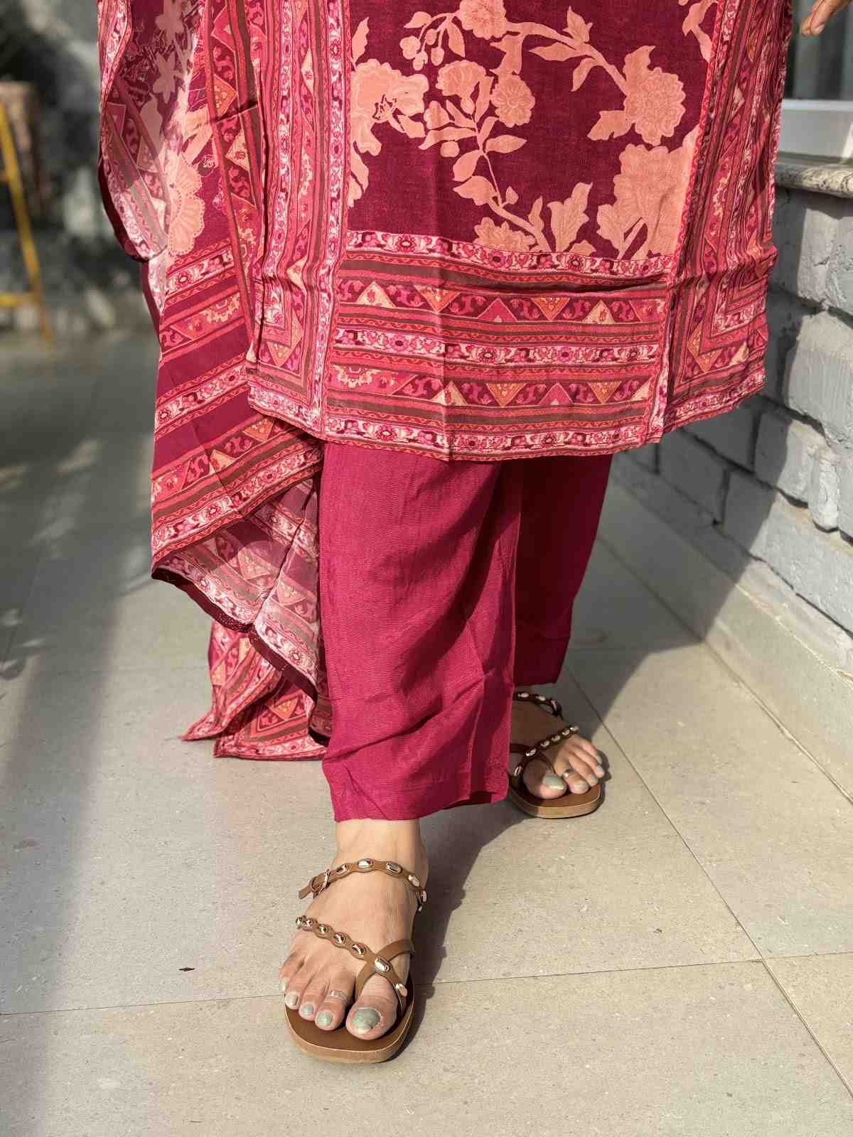pure-crepe-hand-embroidered-digital-print-suit-set-paired-with-crepe-dupatta-wine-4