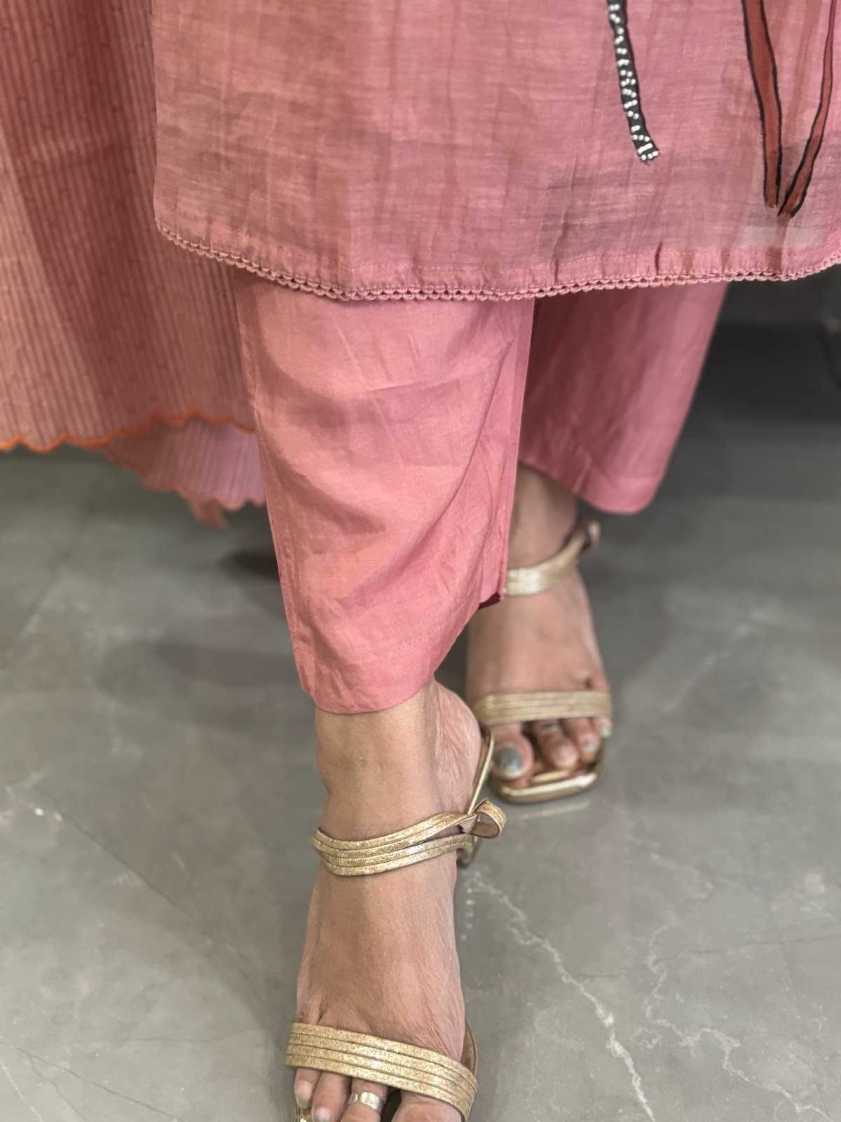 pure-mul-chanderi-hand-brush-painted-hand-embroidered-a-line-suit-set-peach-4