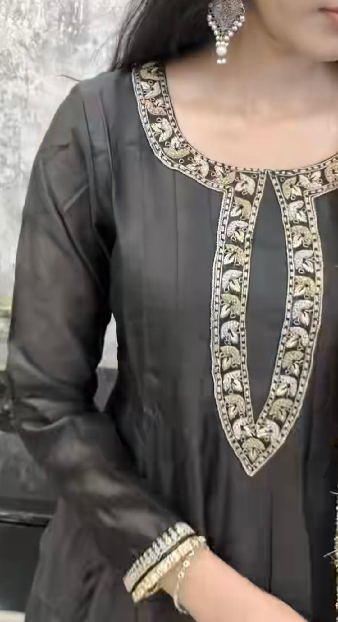 pure-mul-chanderi-hand-embroidered-anarkali-with.-srilankan-baatik-silk-dupatta-black-1