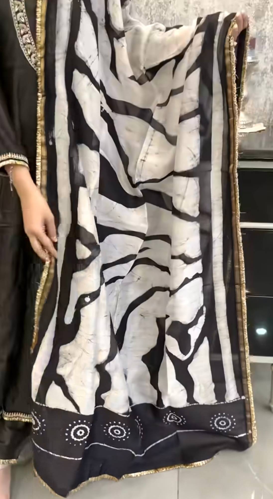 pure-mul-chanderi-hand-embroidered-anarkali-with.-srilankan-baatik-silk-dupatta-black-2