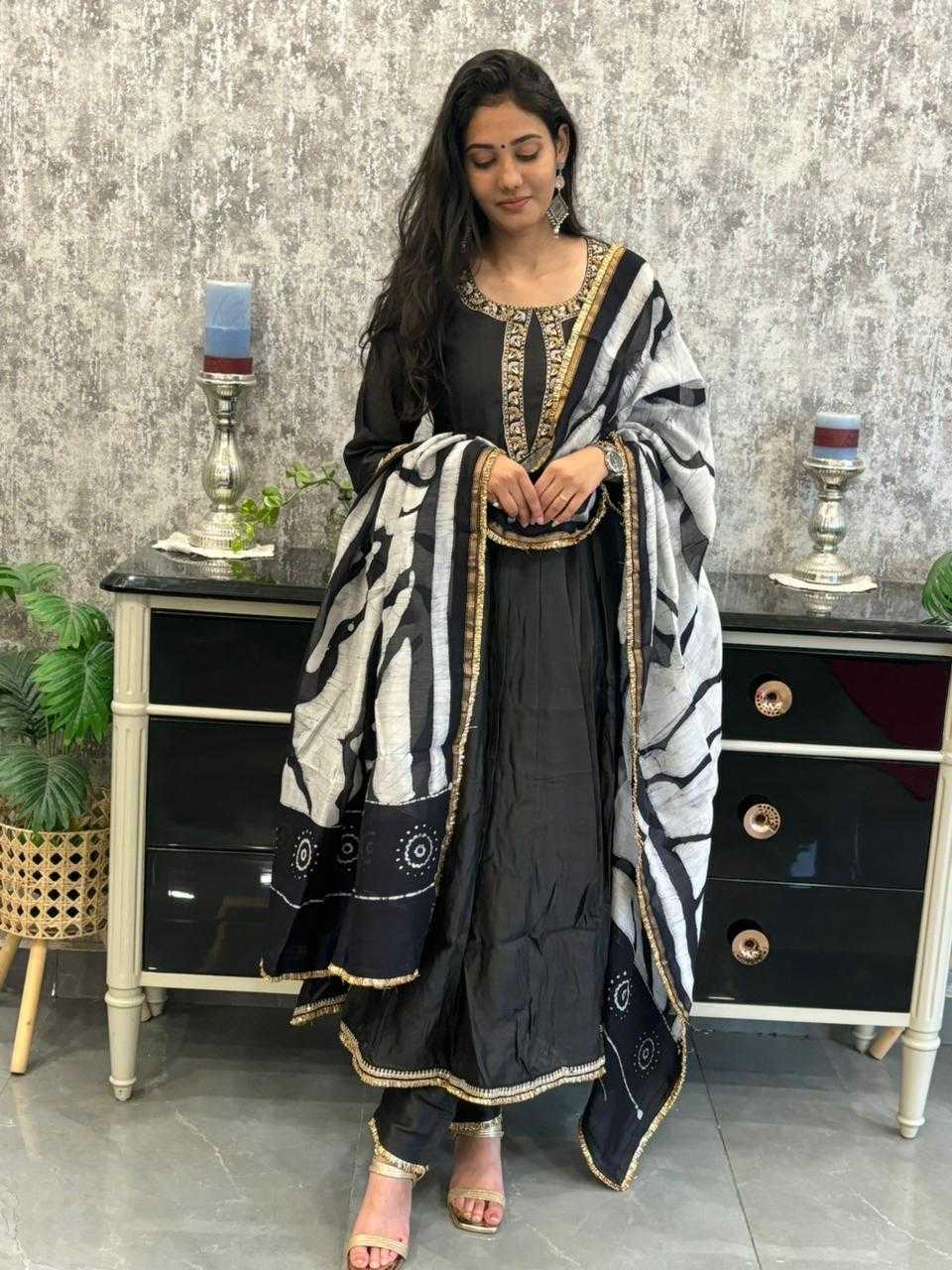 pure-mul-chanderi-hand-embroidered-anarkali-with.-srilankan-baatik-silk-dupatta-black-3