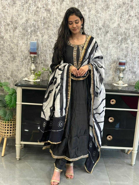 pure-mul-chanderi-hand-embroidered-anarkali-with.-srilankan-baatik-silk-dupatta-black-3