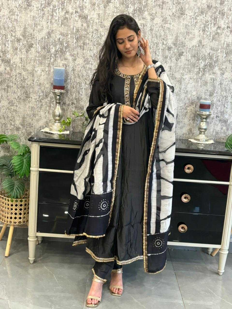 pure-mul-chanderi-hand-embroidered-anarkali-with.-srilankan-baatik-silk-dupatta-black-4