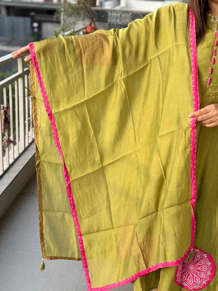 pure-muslin-embroidered-anarkali-with-bandhni-patch-work-mehendi-green-5
