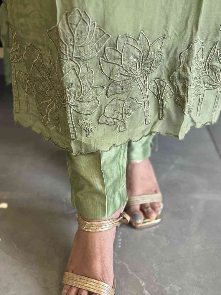 pure-viscose-organza-embroidered-appliqué-work-kaftan-sage-green-4