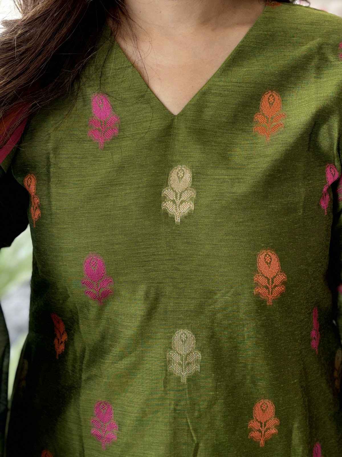 banarasi-silk-jamdani-a-line-suit-set-with-cotton-lining-pockets-paired-with-chanderi-dupatta-mehendi-green-2