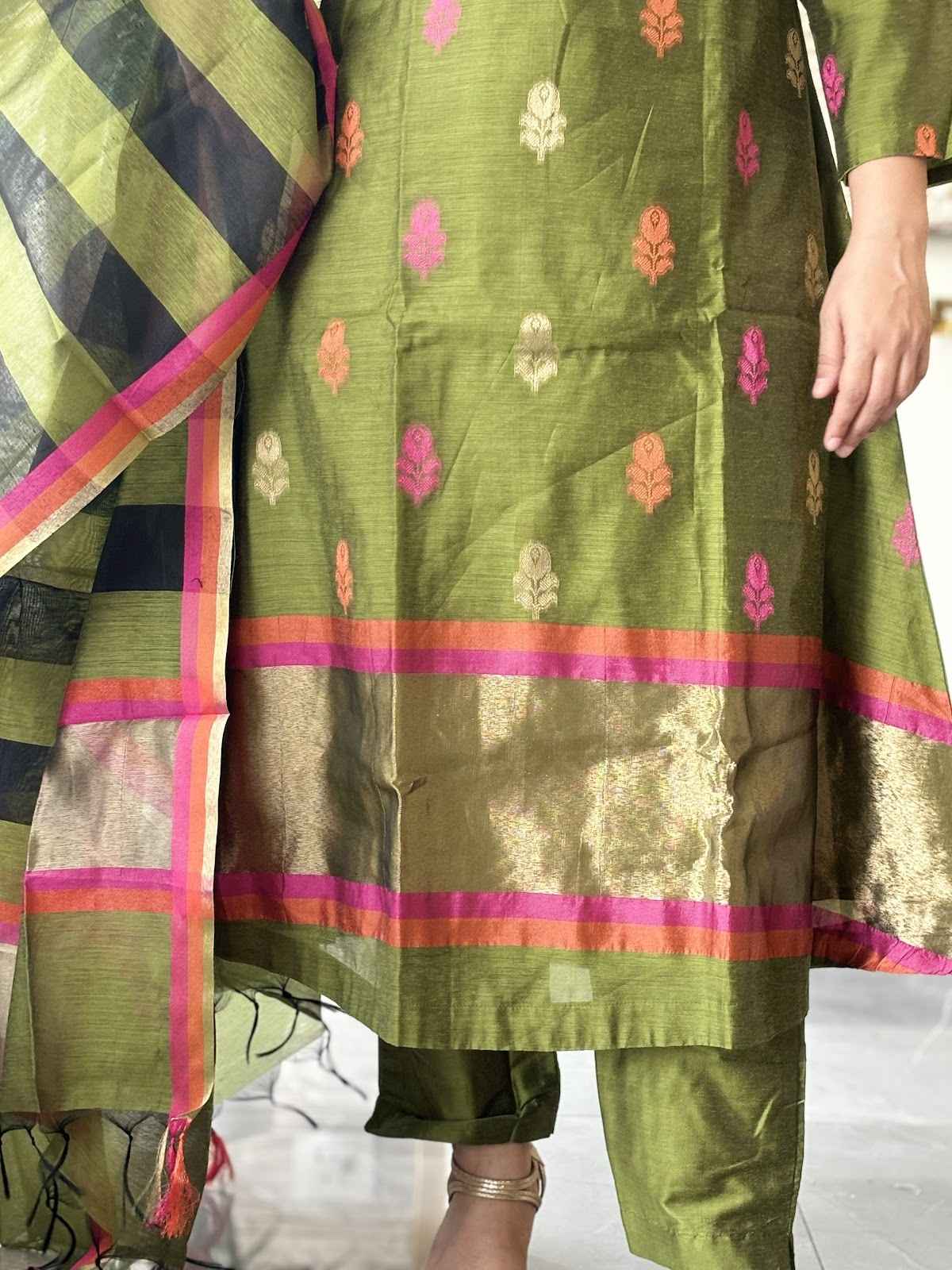 banarasi-silk-jamdani-a-line-suit-set-with-cotton-lining-pockets-paired-with-chanderi-dupatta-mehendi-green-3