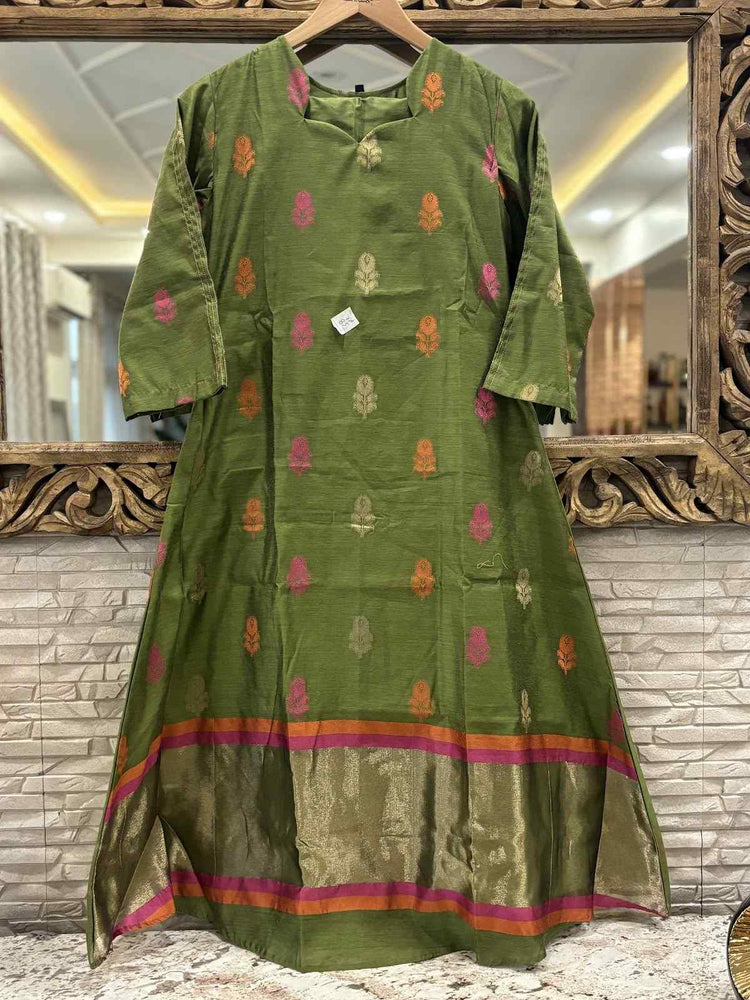 banarsi-silk-jamdani-a-line-suit-set-with-cotton-lining-paired-with-silk-striped-dupatta-megendi-green-2