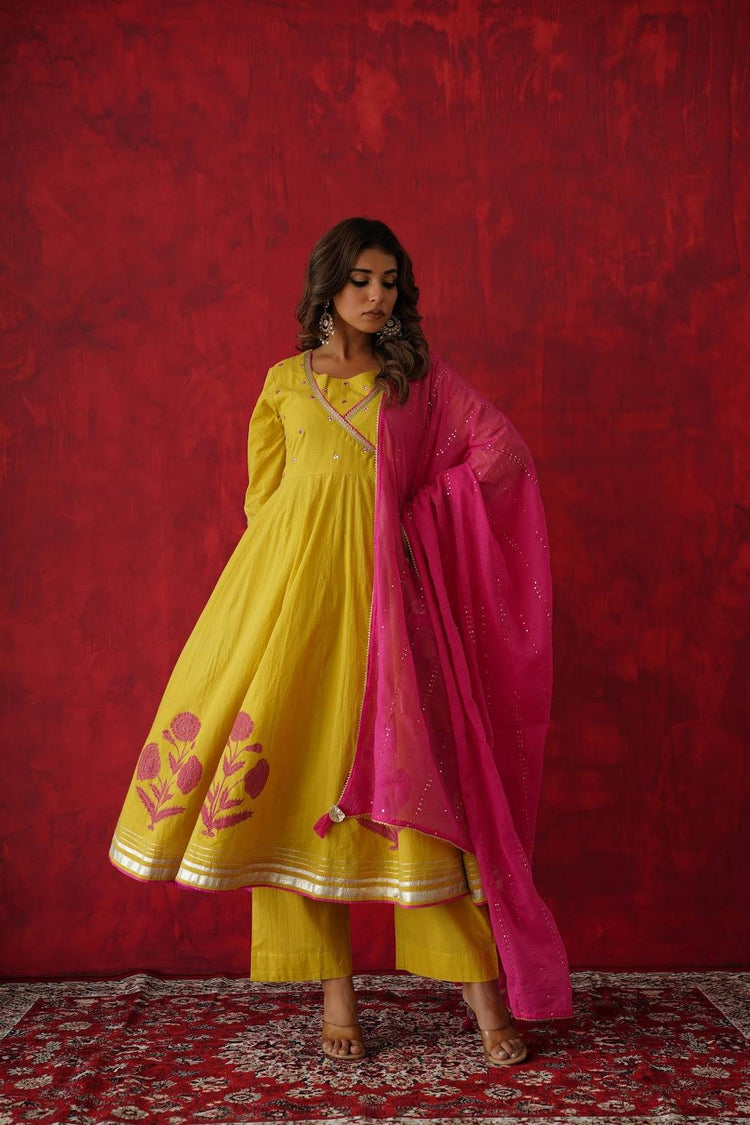 block-print-anarkali-embroidered-suit-set-paired-with-kota-doria-seqin-embellished-dupatta-yellow-1