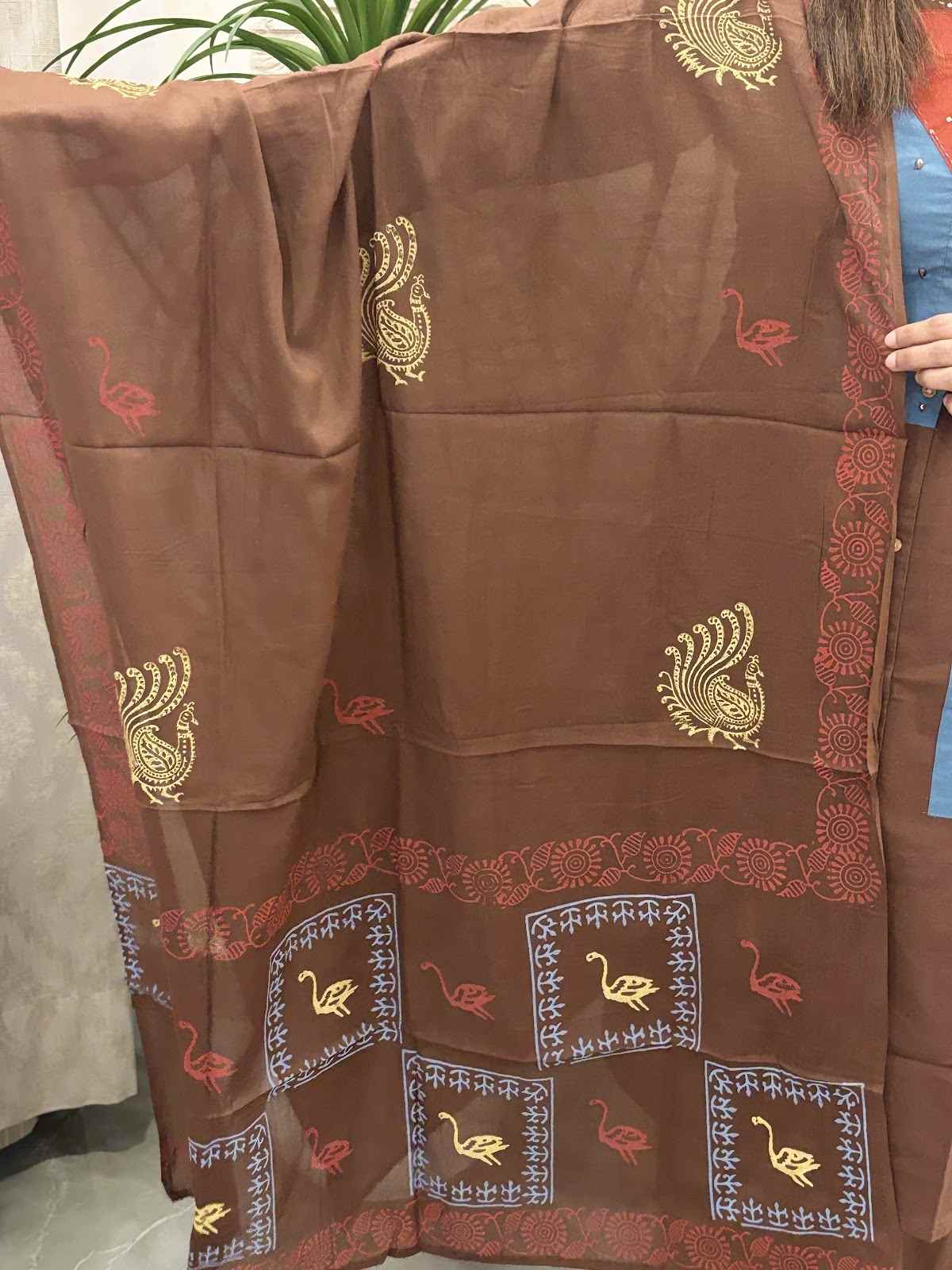 cambric-cotton-applique-work-suit-set-with-block-print-mul-cotton-dupatta-brown-4