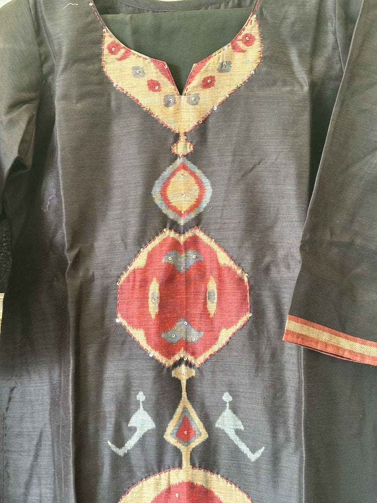 chanderi-digital-print-suit-set-with-katha-work-detailing-paired-with-chanderi-dupatta-black-2