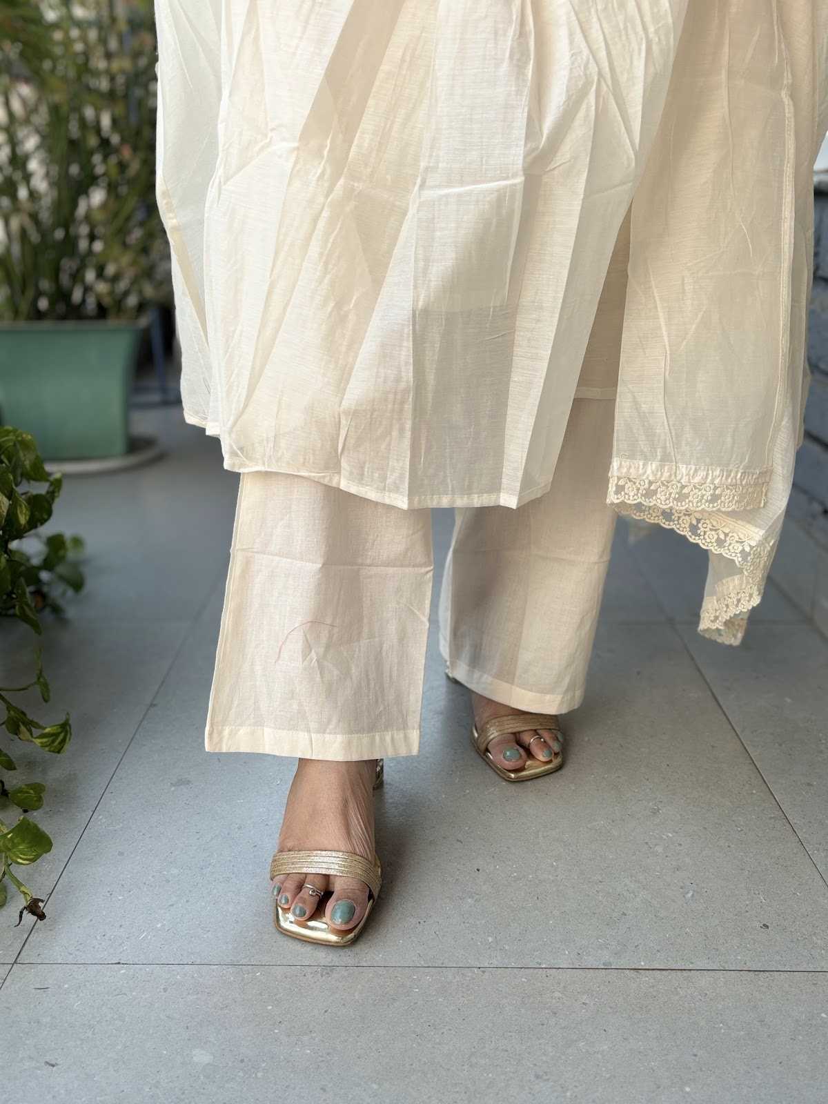 chanderi-hand-embroidered-digital-print-suit-set-ivory-3