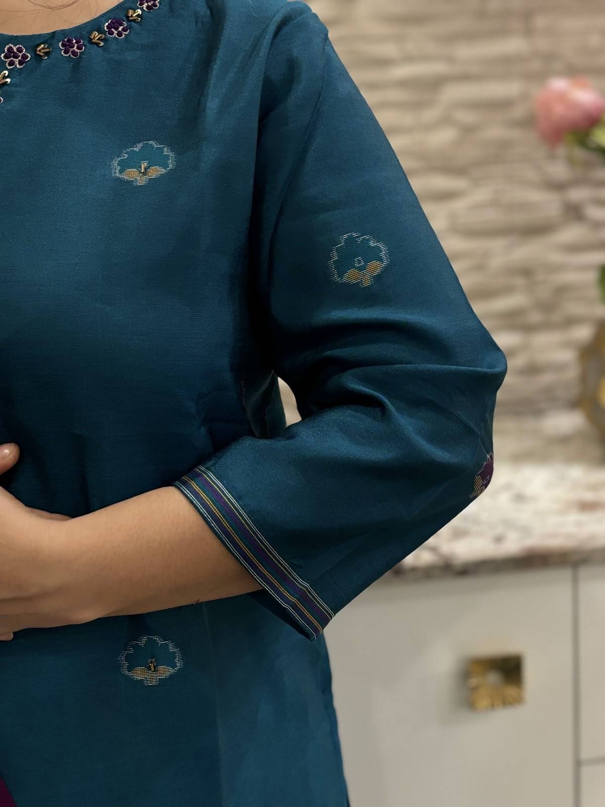 chanderi-silk-jamdani-weaving-straight-fit-suit-set-with-mul-cotton-lining-peacock-blue-3