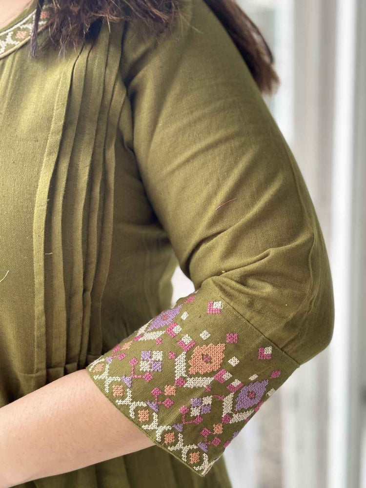 cotton-flex-pant-set-with-embroidered-neck-sleeves-back-mehendi-green-3