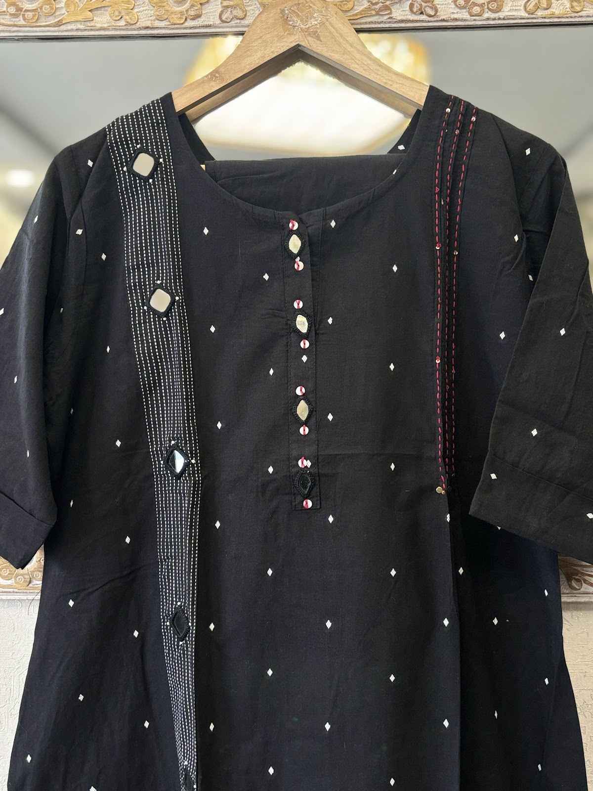 cotton-handloom-jamdani-pant-set-with-hand-work-mirror-work-black-2