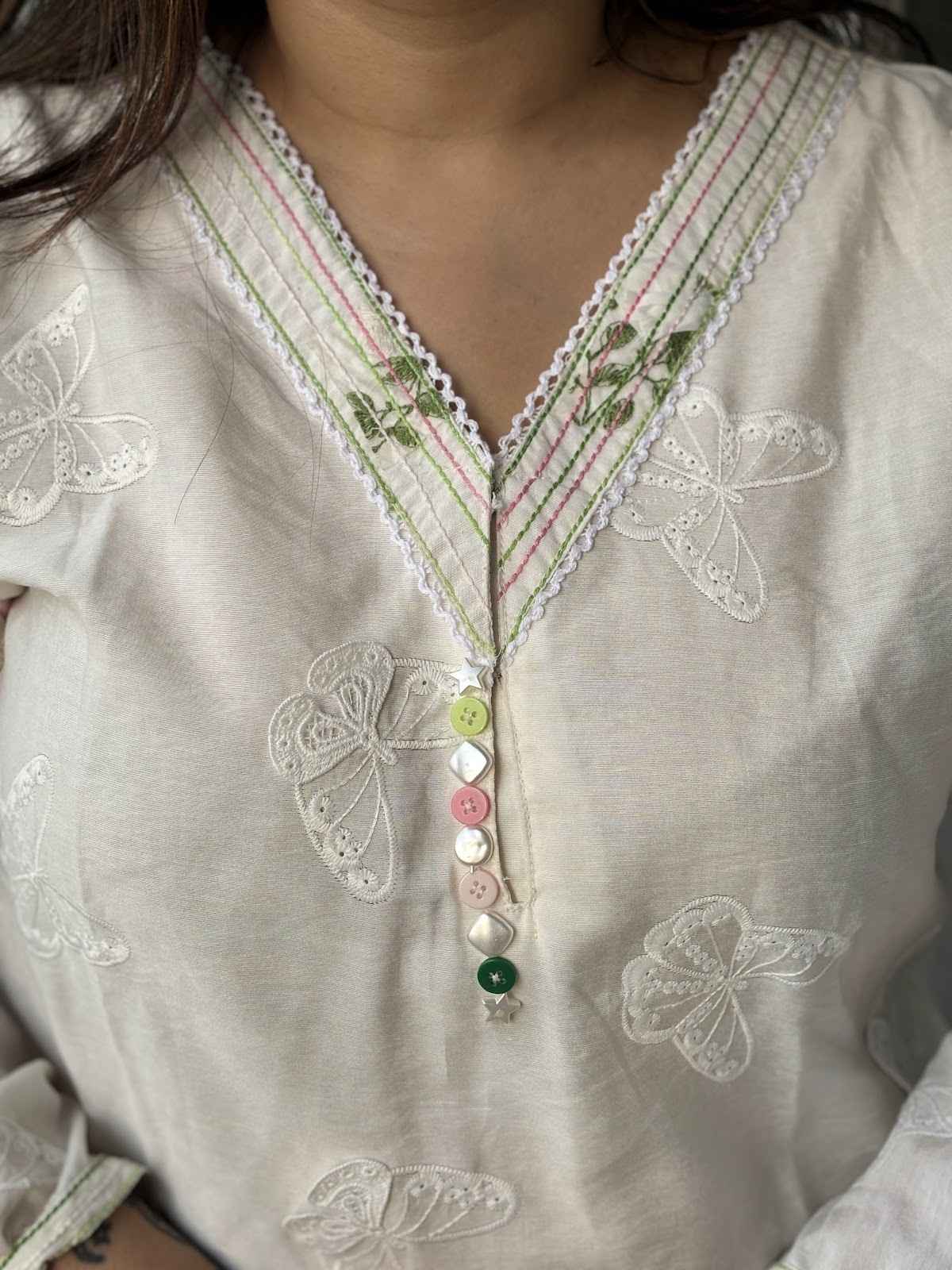 designer-chanderi-embroidered-straight-fit-suit-set-with-lining-paired-with-mul-cotton-dupatta-with-crotia-patches-off-white-2