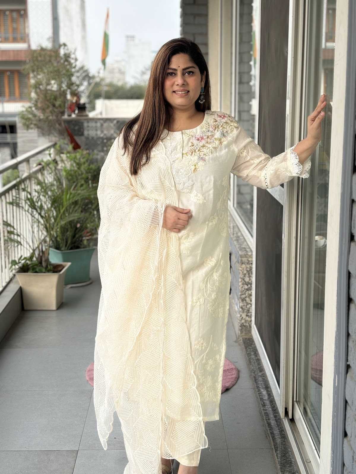 designer-chanderi-hand-embroidered-straight-fit-suit-set-with-aari-work-at-front-back-paired-with-fully-embroidered-jaal-dupatta-ivory-1