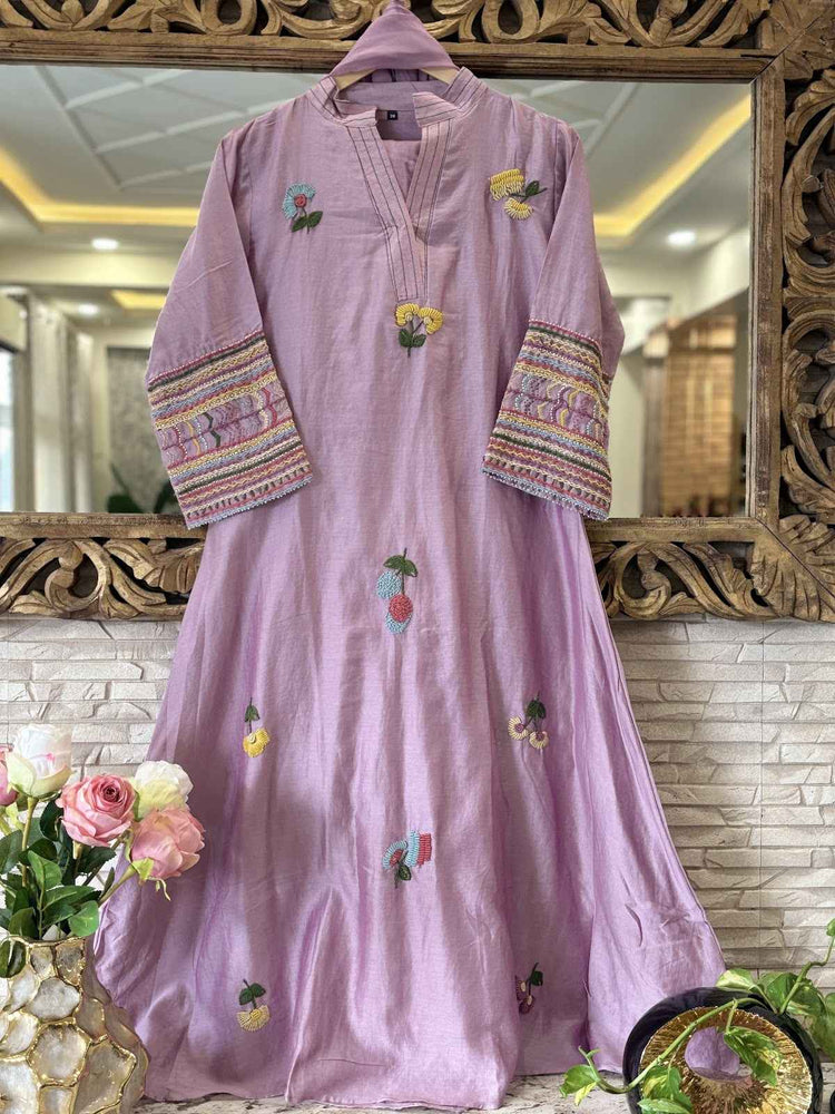 dola-silk-hand-embroidered-a-line-suit-set-with-mul-cotton-lining-paired-with-organza-dupatta-lavender-1
