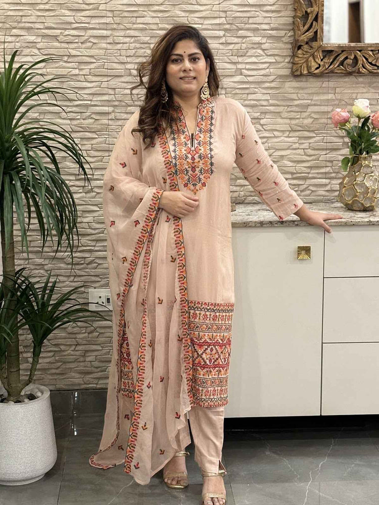 dola-silk-kashmiri-embroidery-straight-fit-suit-set-with-mul-cotton-lining-paired-with-organza-embroidered-dupatta-light-peach-1