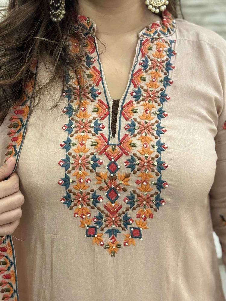 dola-silk-kashmiri-embroidery-straight-fit-suit-set-with-mul-cotton-lining-paired-with-organza-embroidered-dupatta-light-peach-2