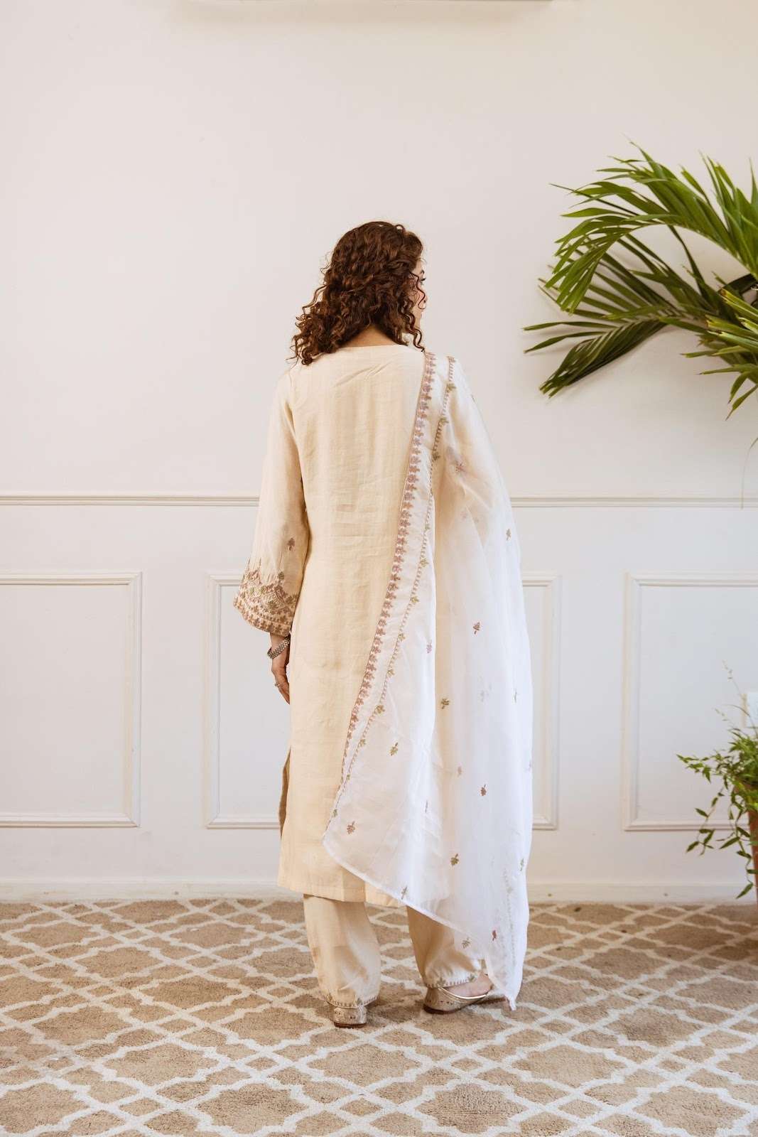fully-embroidered-aari-work-modal-suit-set-paired-with-embroidered-organza-dupatta-cream-4