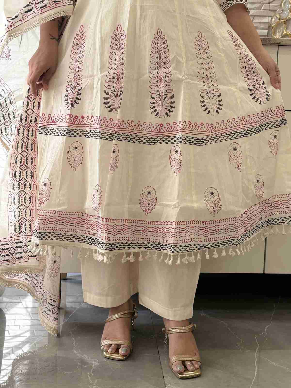 hand-block-kora-cotton-mirror-work-anarkali-suit-set-with-lining-tassels-off-white-4