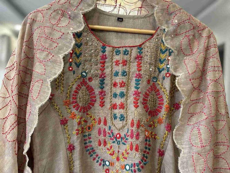 linen-chander-hand-embroidered-suit-set-with-katha-work-chanderi-dupatta-colour-cheeku-2